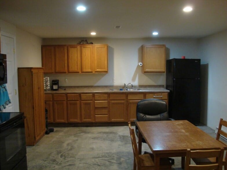 More Photos Of 1013 Cedar St, Bismarck Storefront For Sale