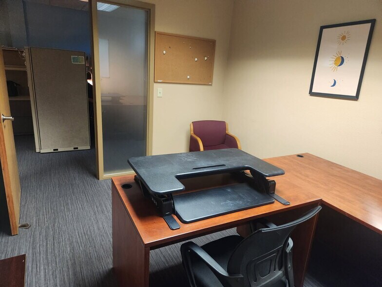 More Photos Of 3995 Hagers Grove Rd Se, Salem Office Residential For Lease
