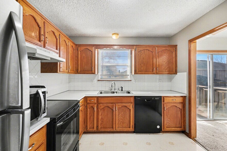 More Photos Of 209 SW Pryor Rd, Lee's Summit Multifamily For Sale