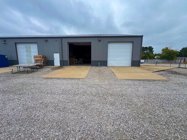 More Photos Of 410 Broadway Ave, South Roxana Office For Lease