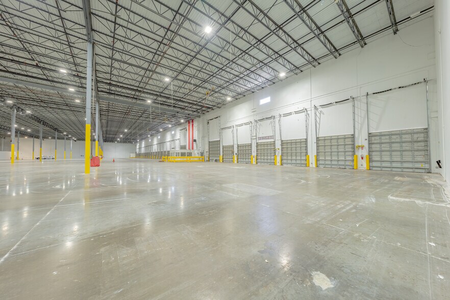 More Photos Of 3501 Burris Rd, Davie Distribution For Lease