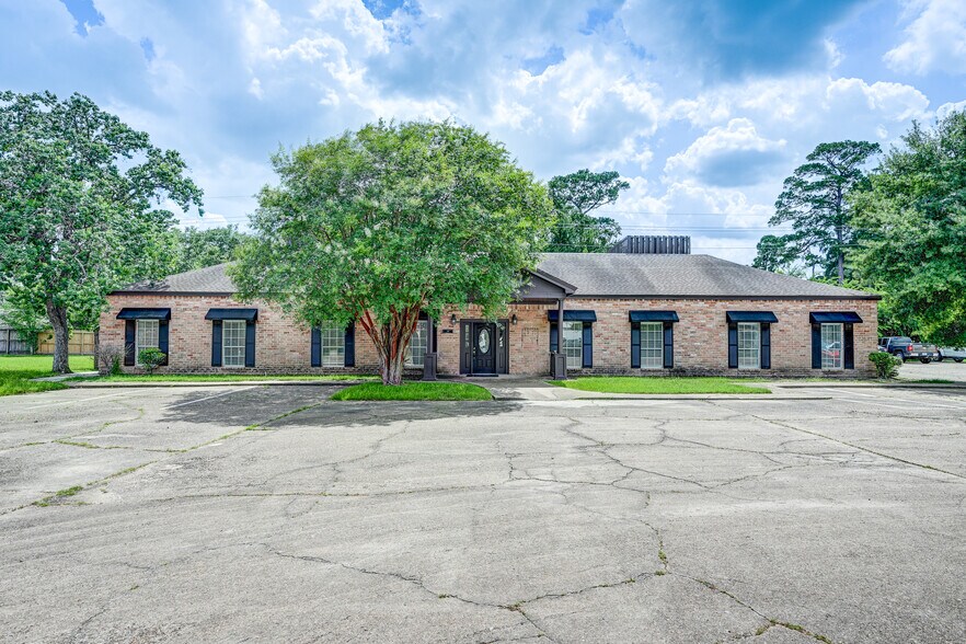 Primary Photo Of 14721 Pebble Bend Dr, Houston Medical For Lease
