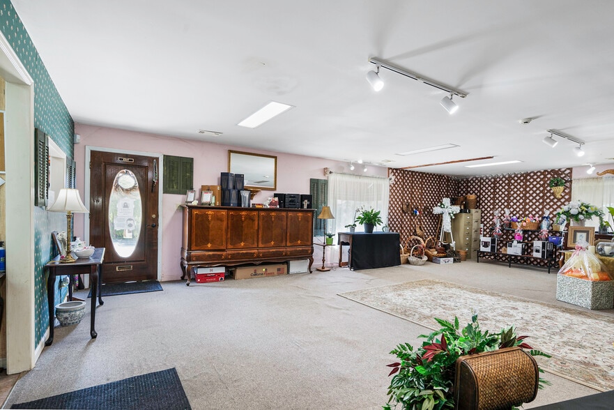 More Photos Of 25 Strickland St, Fairburn General Retail For Sale