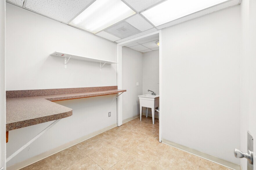 More Photos Of 2054 Park St, Jacksonville Medical For Lease