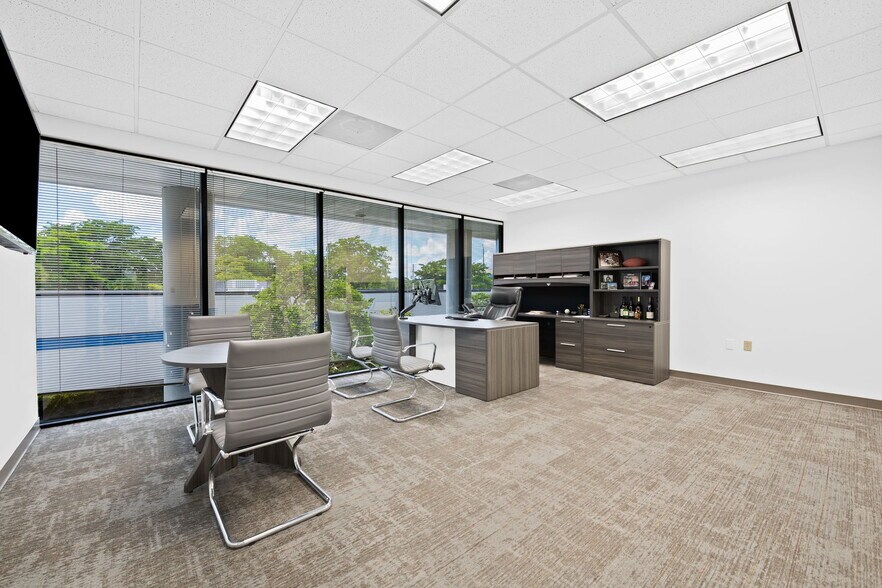 More Photos Of 3333 W Commercial Blvd, Fort Lauderdale Medical For Sale