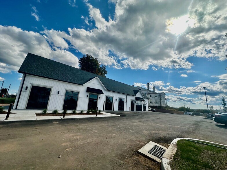 More Photos Of Main St, Portland Unknown For Lease