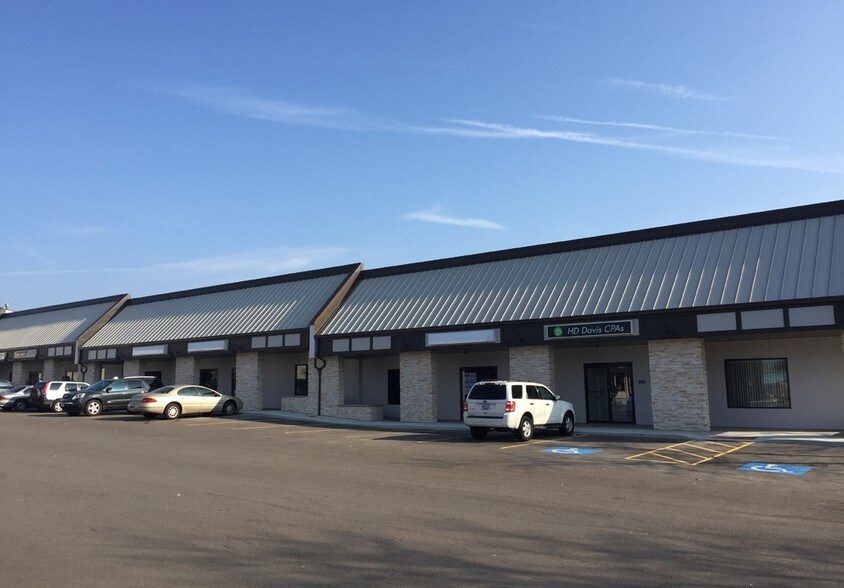 More Photos Of 7981-8003 Hills and Dales Rd NE, Massillon General Retail For Lease