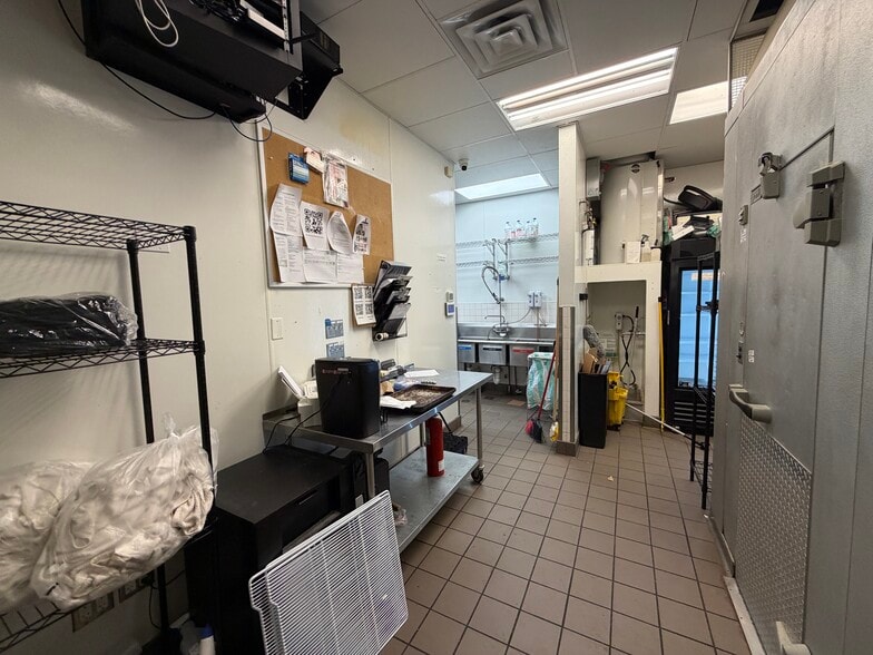 More Photos Of 241 7th St W, Saint Paul Storefront Retail Office For Lease