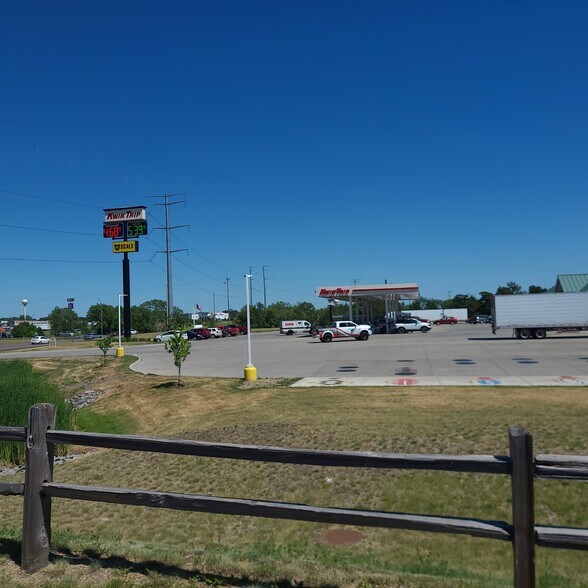 More Photos Of 8265 179th St NW, Clearwater Loft Creative Space For Lease