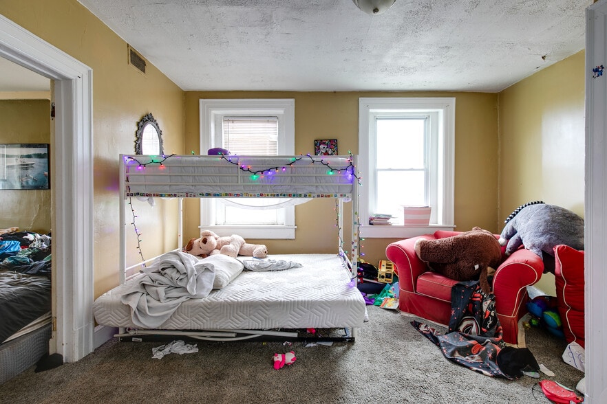 More Photos Of 705 Richmond Hwy, Richmond Showroom For Sale