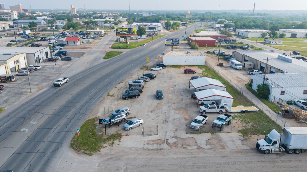 More Photos Of 509 S Treadaway Blvd, Abilene Flex For Sale