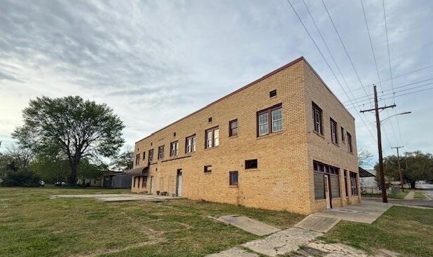 More Photos Of 200 S Dean St, Gladewater Office For Sale