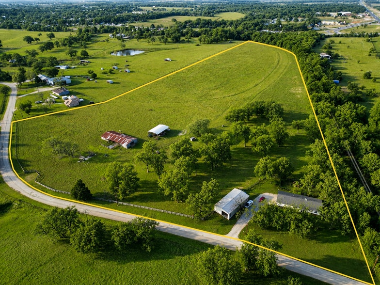 More Photos Of 1111 E 3rd St, Rockdale Land For Sale