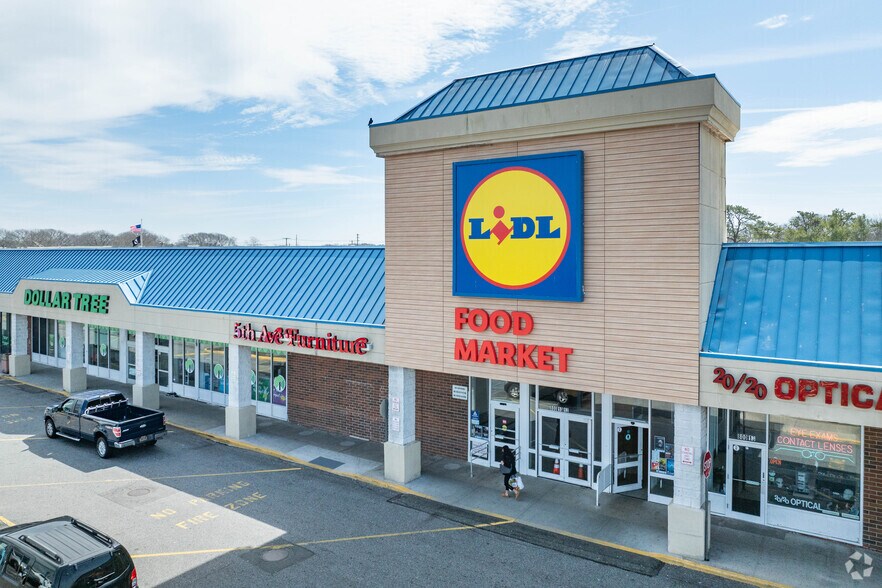 More Photos Of 800 Montauk Hwy, Shirley Freestanding For Lease