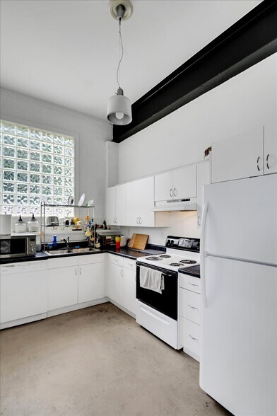 More Photos Of 282 Walker St SW, Atlanta Apartments For Sale
