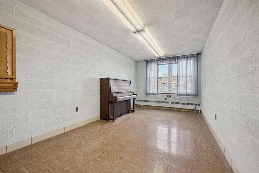 More Photos Of 725 Navarre Ave, Toledo Religious Facility For Sale