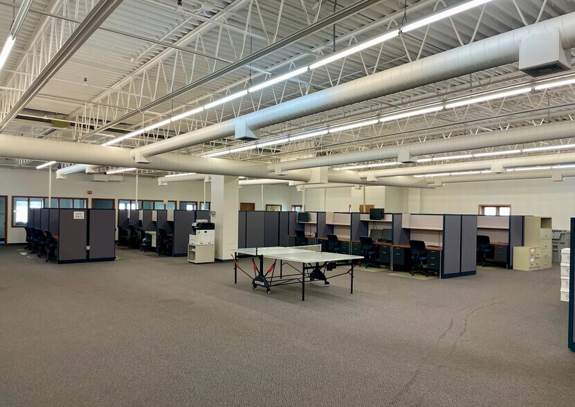More Photos Of 6400 S Industrial Loop, Greendale Light Manufacturing For Sale