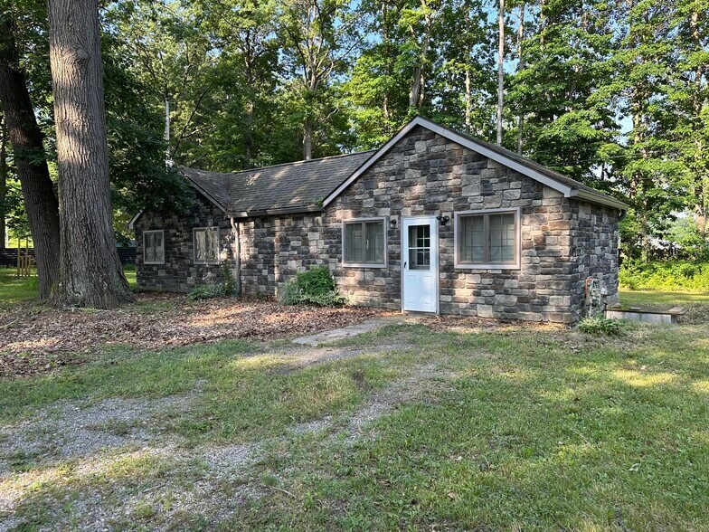 More Photos Of 10931 Telegraph Rd, Erie Flex For Sale