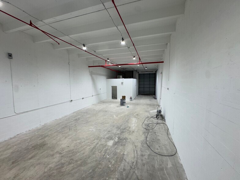More Photos Of 6997 NW 50th St, Miami Warehouse For Lease