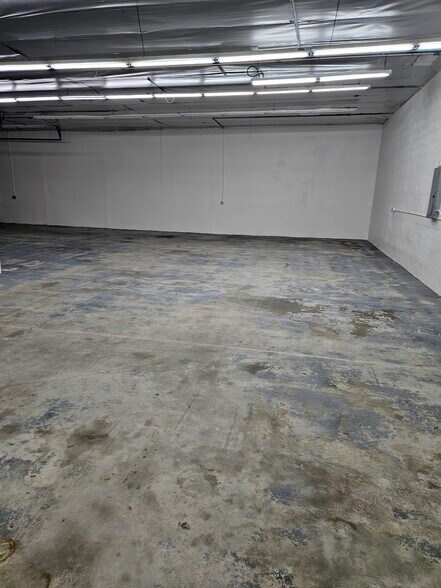 More Photos Of 9555 Owensmouth Ave, Chatsworth Warehouse For Lease