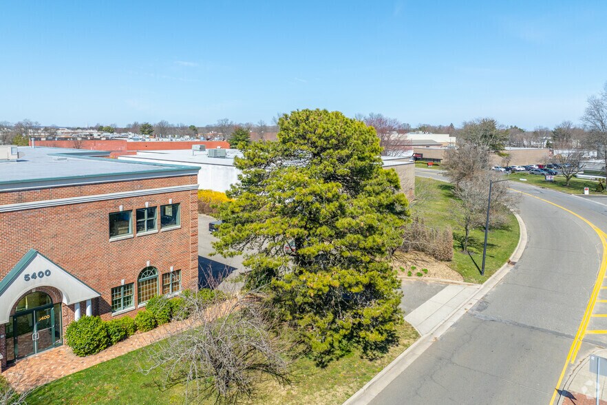 More Photos Of 5400 New Horizons Blvd, Amityville Flex For Sale