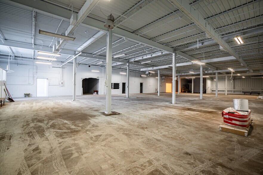 More Photos Of 445 Holton St, Sparta Warehouse For Lease
