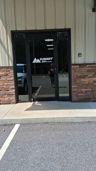 Primary Photo Of 51 Clear Creek Pky, Lavonia Office For Lease