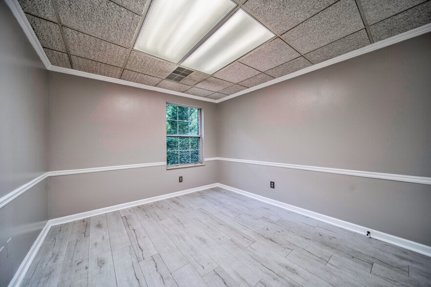 More Photos Of 425 E Crossville Rd, Roswell Office For Sale