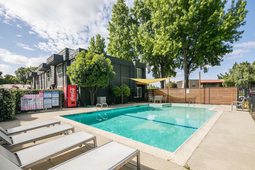 More Photos Of 935 Johnfer Way, Sacramento Apartments For Sale