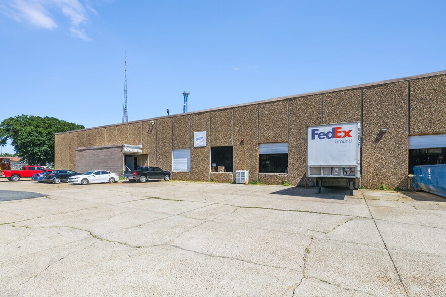 More Photos Of 2005 Texas Ave, Shreveport Warehouse For Lease