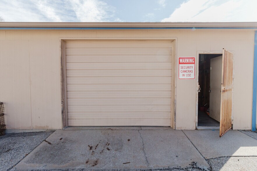 More Photos Of 3101 S Broadway St, Wichita Freestanding For Sale