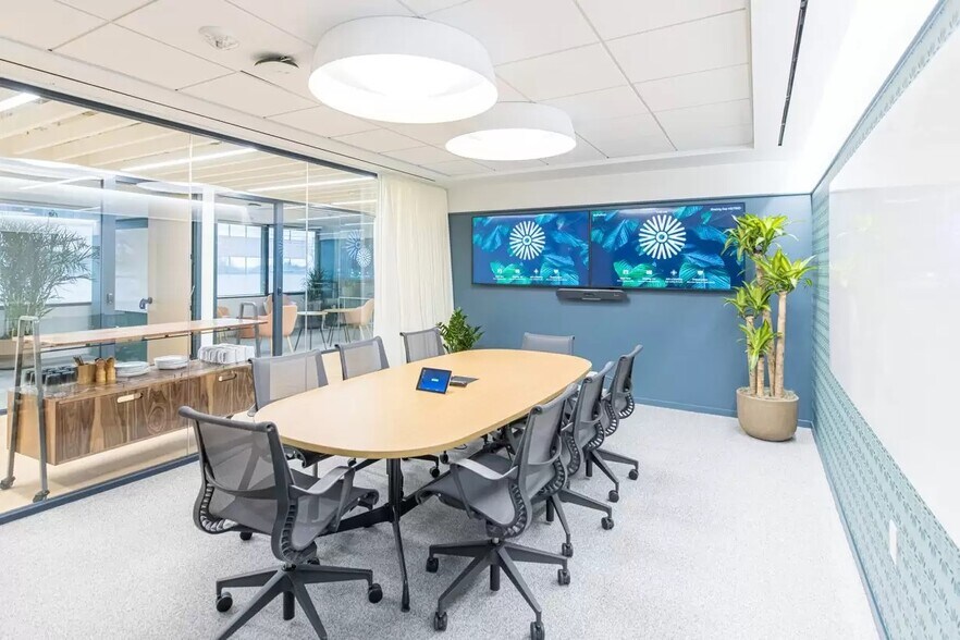 More Photos Of 2451 Crystal Dr, Arlington Office For Lease