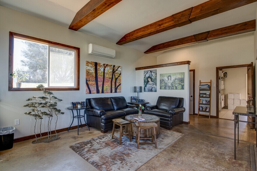 More Photos Of 7449 Fairplay Rd, Somerset Specialty For Sale