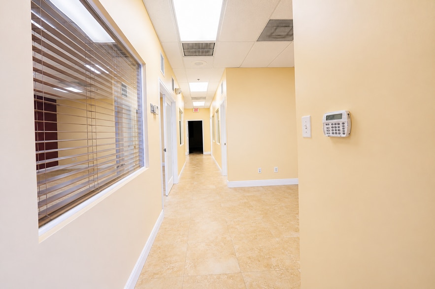 More Photos Of 20841 Johnson St, Pembroke Pines Warehouse For Lease
