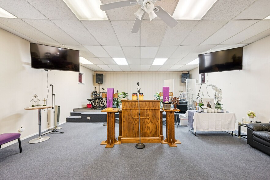 More Photos Of 510 W Broad St, Palmyra Religious Facility For Sale