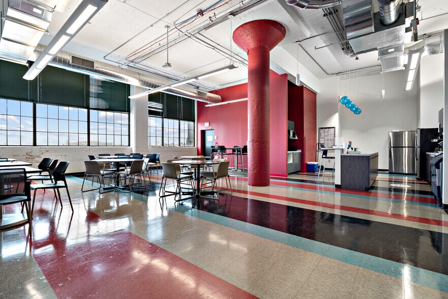 More Photos Of 2300 Locust St, Saint Louis Office For Lease