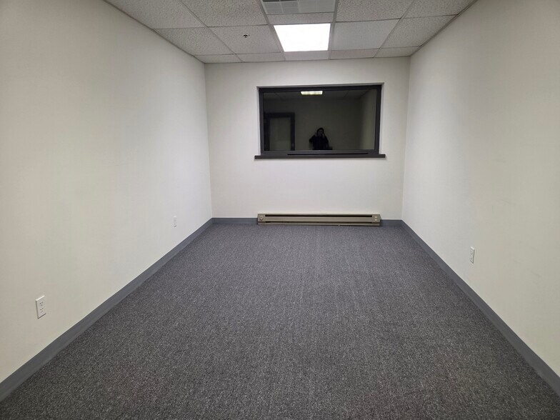 More Photos Of 500 W Cummings Park, Woburn Office For Lease