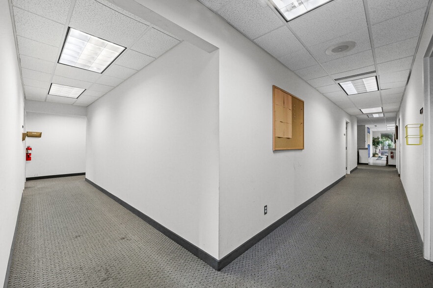 More Photos Of 37401 Stevens Blvd, Willoughby Flex For Lease