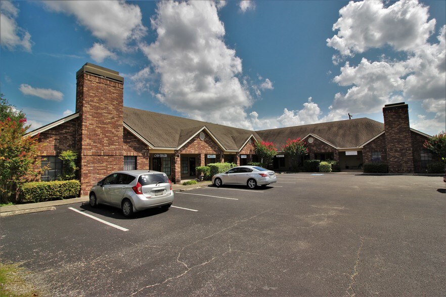 Primary Photo Of 15102 Jones Maltsberger Rd, San Antonio Office Residential For Lease