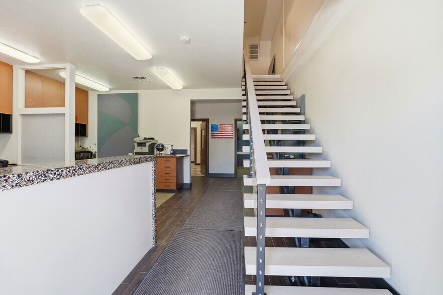 More Photos Of 916 American St, San Carlos Warehouse For Lease