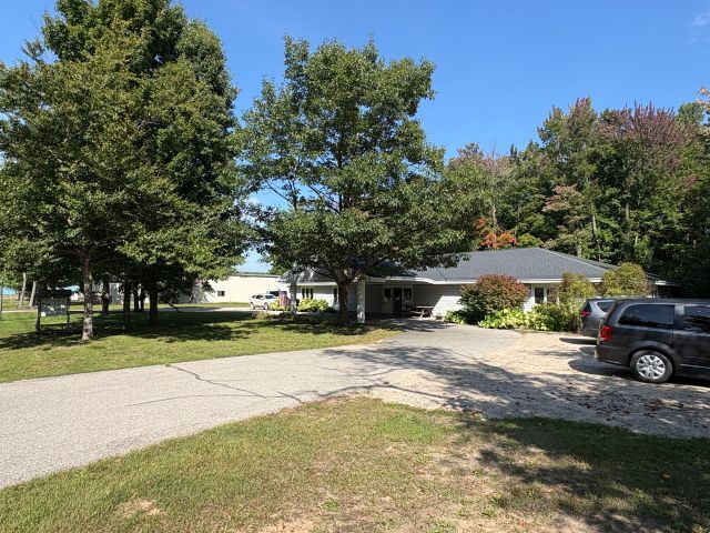 More Photos Of 615 Beardsley St, Boyne City Office For Sale