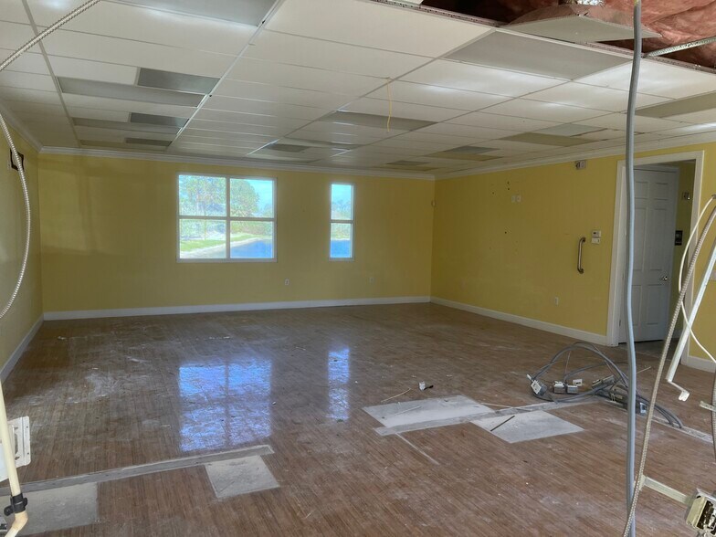 More Photos Of 3075 Bobcat Village Center Rd, North Port Medical For Lease