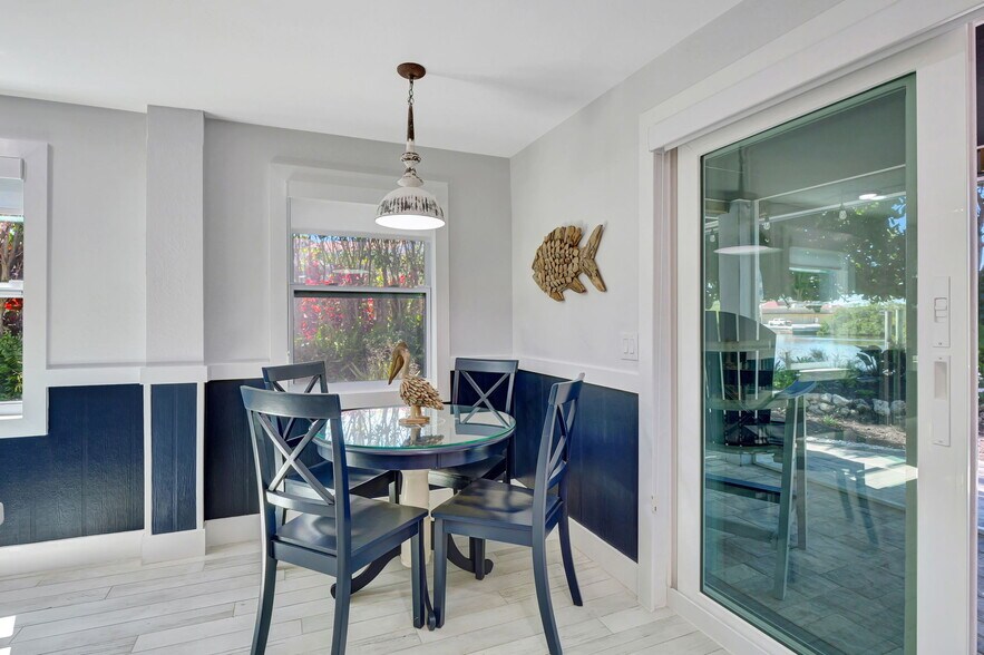 More Photos Of 193 Cocohatchee St, Naples Specialty For Sale