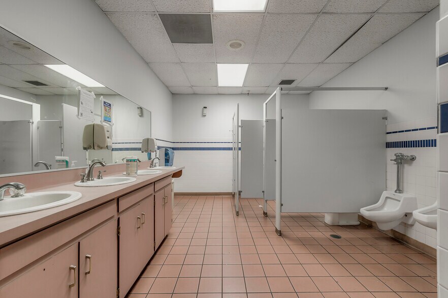 More Photos Of 400 E Park Ave, Chico Office For Sale