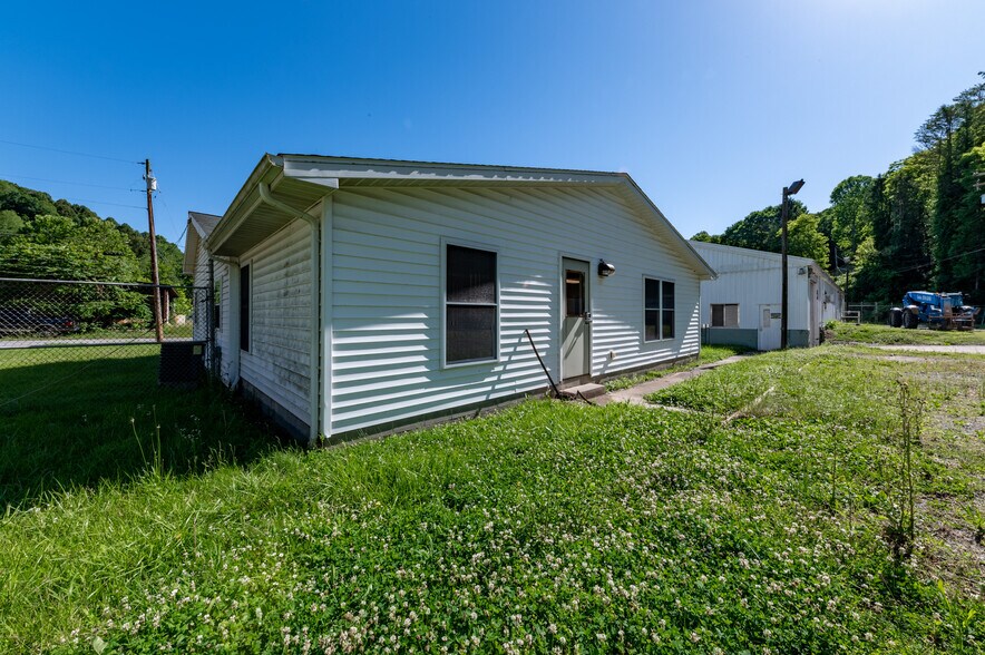 More Photos Of 123 Turkey Run Rd, Salem Distribution For Lease