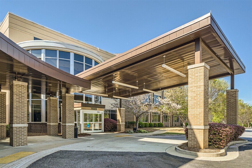 More Photos Of 7823 Spivey Station Blvd, Jonesboro Medical For Lease