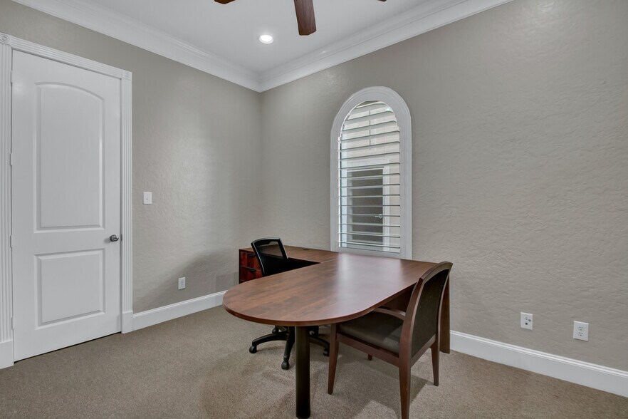 More Photos Of 12802 Willow Centre Dr, Houston Office For Sale