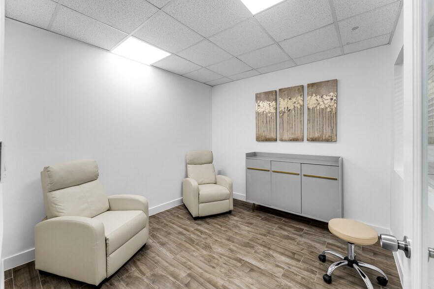 More Photos Of 8390 W Flagler St, Miami Office Residential For Lease