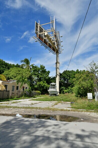 More Photos Of 321 NW 37th St, Miami Land For Sale