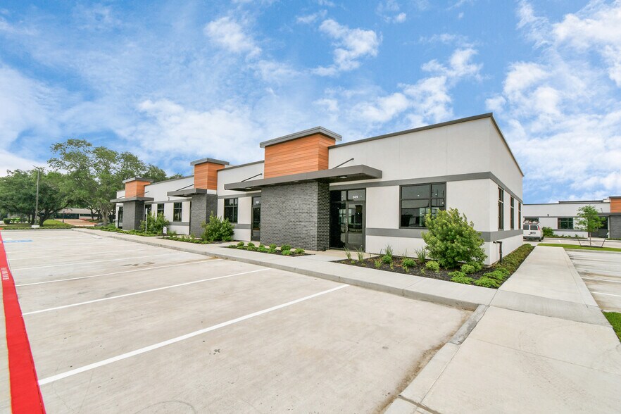 More Photos Of 4807 Sugar Grove Blvd, Stafford Medical For Lease